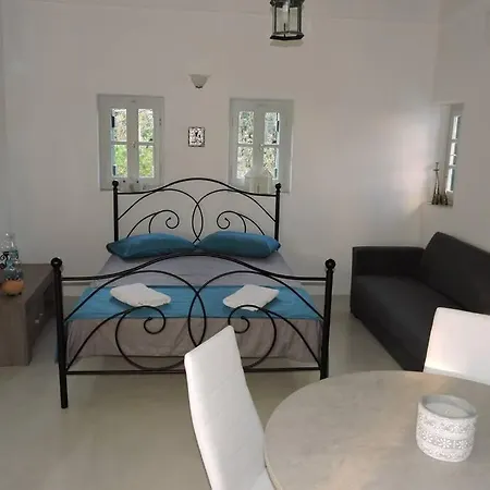 Holiday home Elena Logothetianika